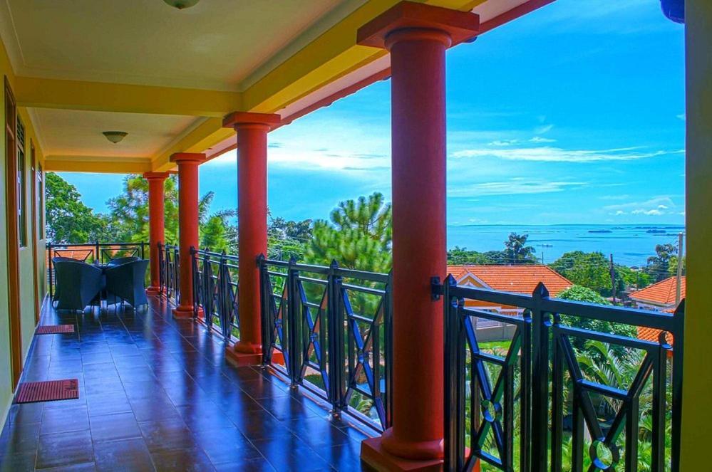 Rosemary Courts Bed And Breakfast Entebbe Exterior photo