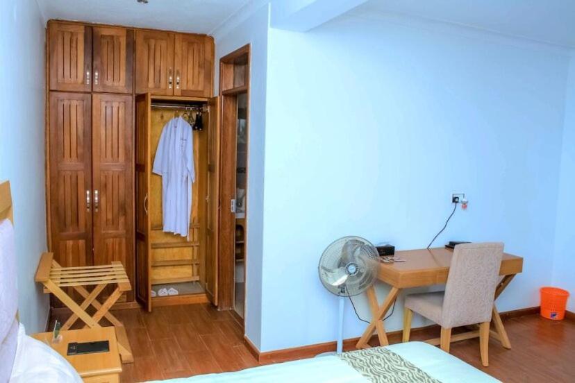 Rosemary Courts Bed And Breakfast Entebbe Exterior photo